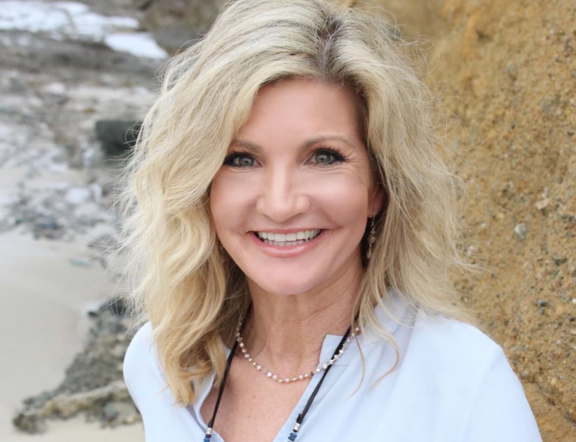 Color headshot of Dr. Lisa Gold